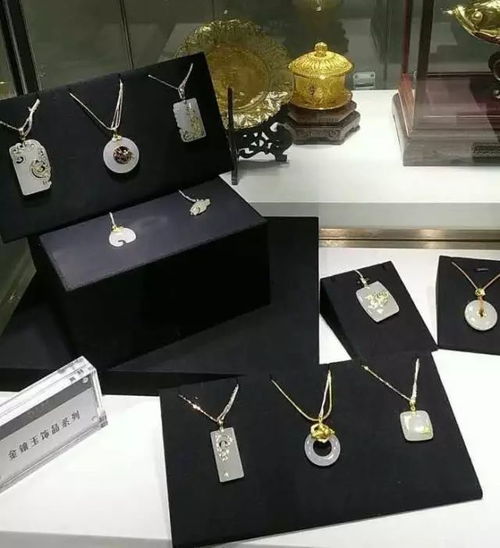 御用金器盡顯經典傳承 五彩珠寶煥發時尚魅力——老鳳祥精品獻禮香港珠寶首飾展35周年