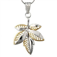 精致之選 lux women 925銀分色楓葉吊墜套裝，珠寶與化妝品的完美結合